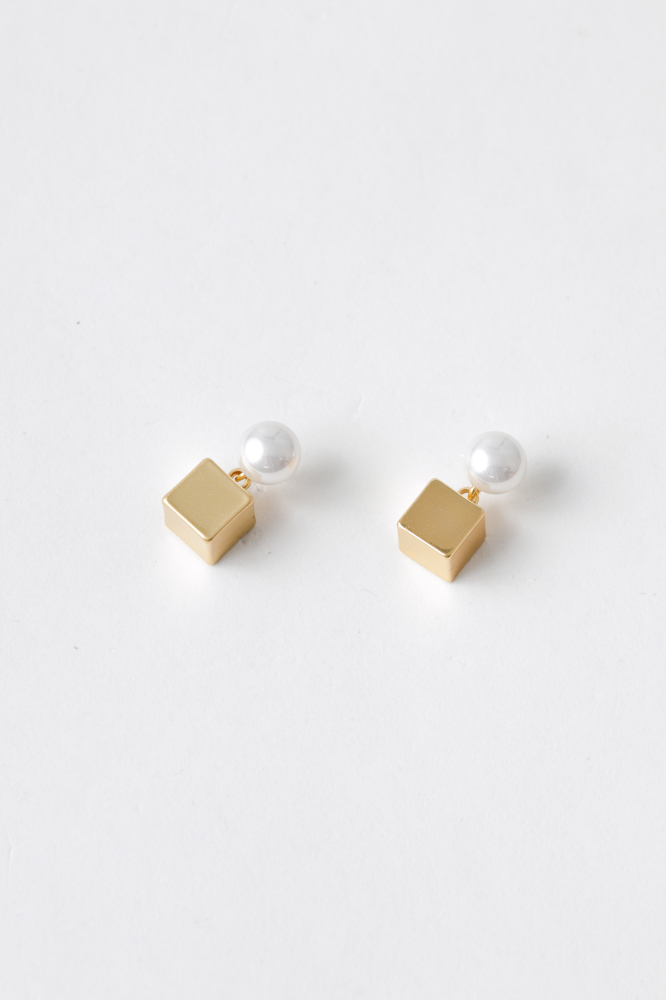9037885 - Brinco Pérola com Pingente Quadrado DOURADO 9037885 - Brinco Pérola com Pingente Quadrado DOURADO