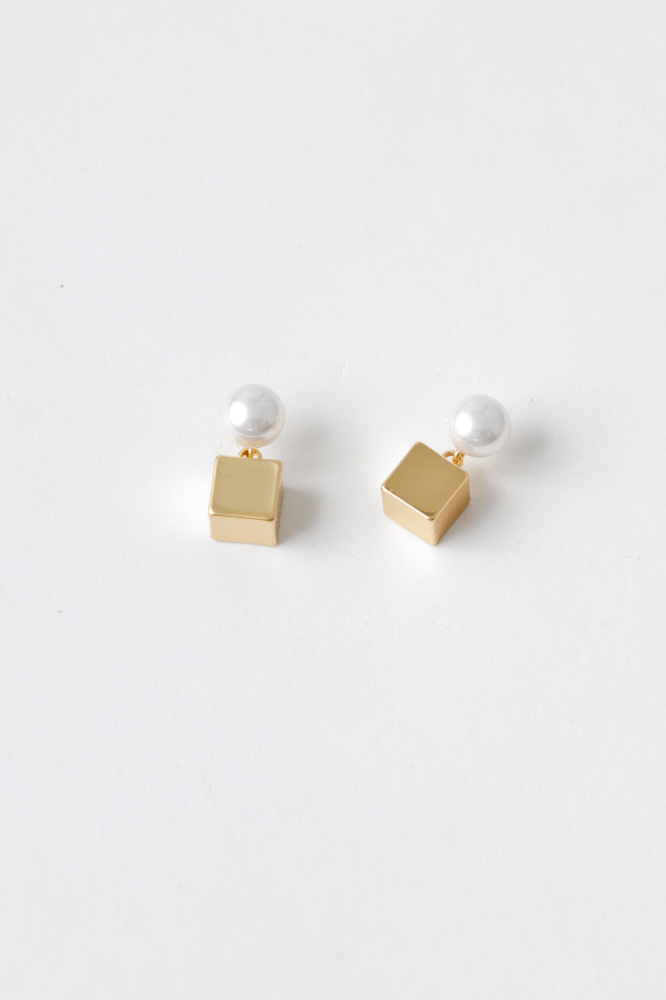 9037885 - Brinco Pérola com Pingente Quadrado DOURADO 9037885 - Brinco Pérola com Pingente Quadrado DOURADO