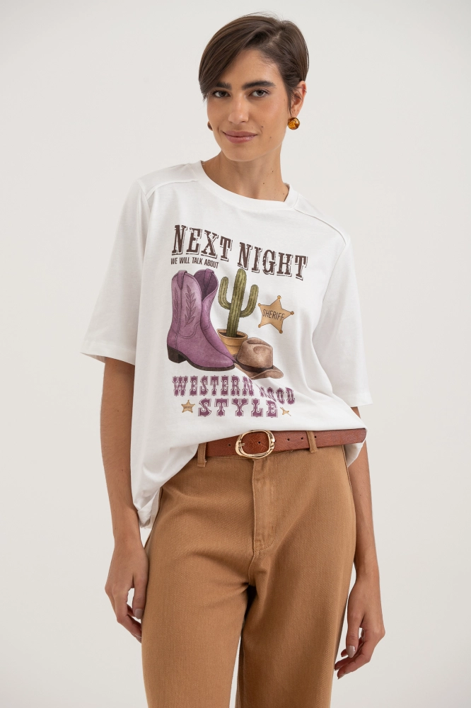 9037953 - Camiseta Next Night Country OFF-WHITE 9037953 - Camiseta Next Night Country OFF-WHITE - Imagem 1