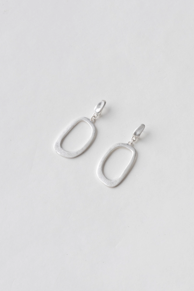 9038011 - Brinco Pendente Argola Orgânica PRATA - Imagem 1