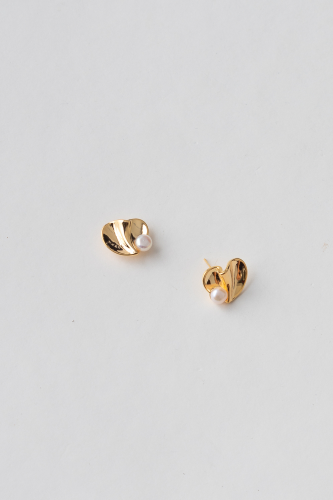 9038046 - Brinco Coração Dobrado Com Pérola DOURADO