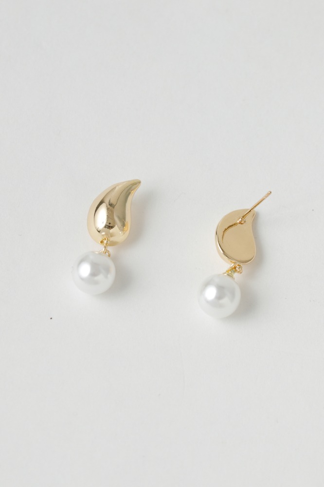 9038079 - Brinco Gota Metalizada com Pérola  DOURADO