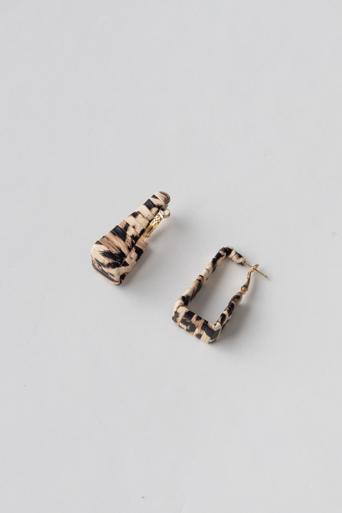 9038100 - Brinco Argola Alongada Pu Animal Print ONÇA