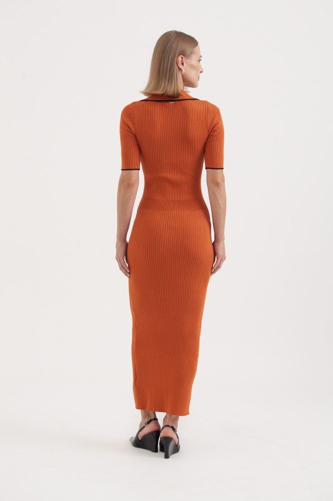 9038197 - Vestido Tricot Bicolor Botões FERRUGEM 9038197 - Vestido Tricot Bicolor Botões FERRUGEM