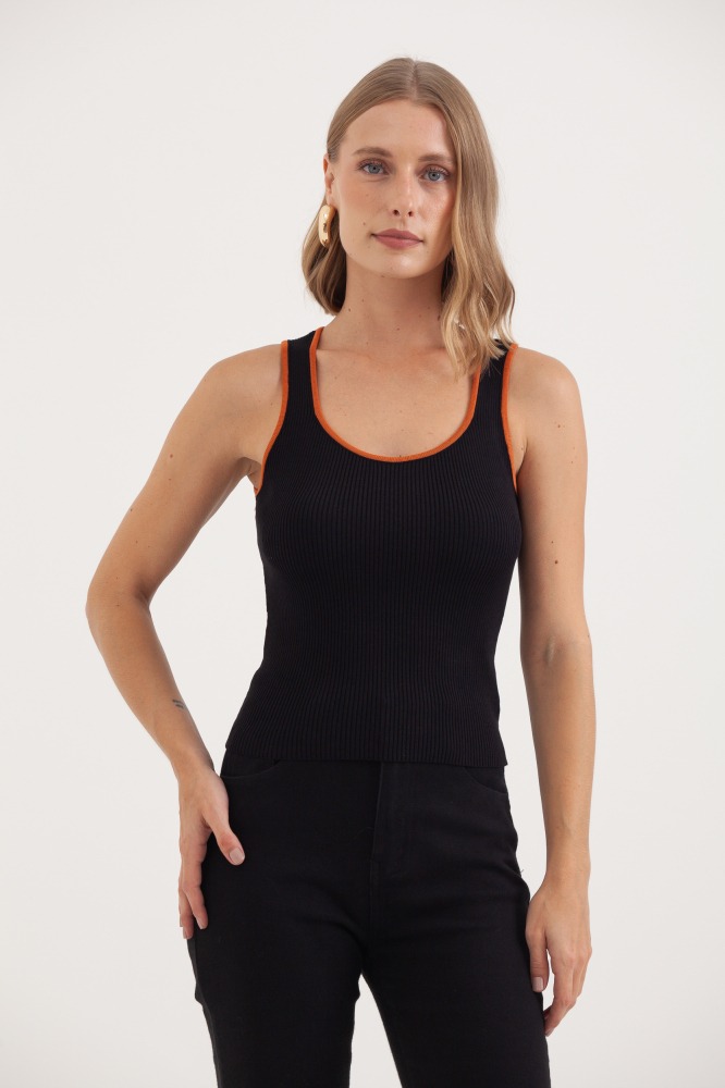 9038201 - Blusa Regata Tricot Vivos Decote E Cavas PRETO 9038201 - Blusa Regata Tricot Vivos Decote E Cavas PRETO