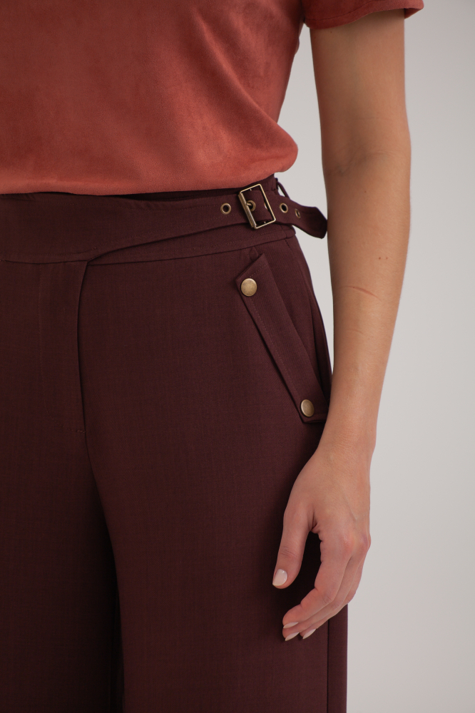 9038208 - Calça Alfaiataria Cinto Embutido E Detalhe Bolsos AMEIXA 9038208 - Calça Alfaiataria Cinto Embutido E Detalhe Bolsos AMEIXA
