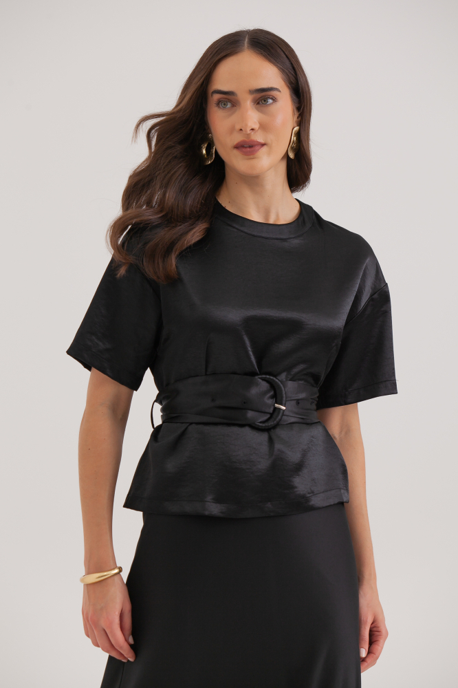 9038252 - Blusa Acetinada Manga Curta Com Cinto PRETO