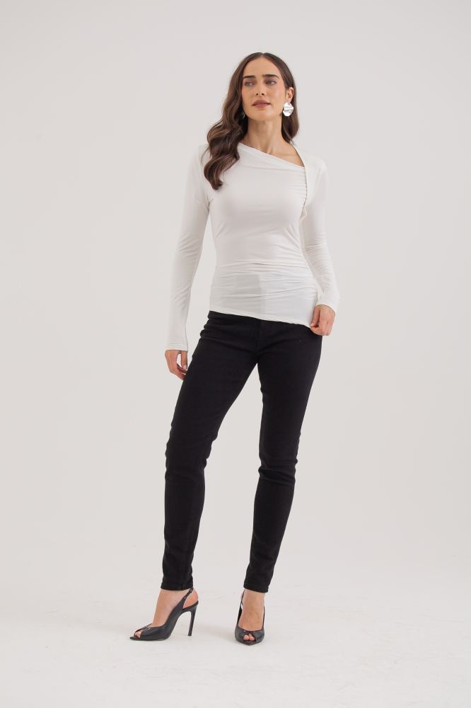 9038257 - Blusa Malha Manga Longa Decote Assimétrico OFF-WHITE 9038257 - Blusa Malha Manga Longa Decote Assimétrico OFF-WHITE