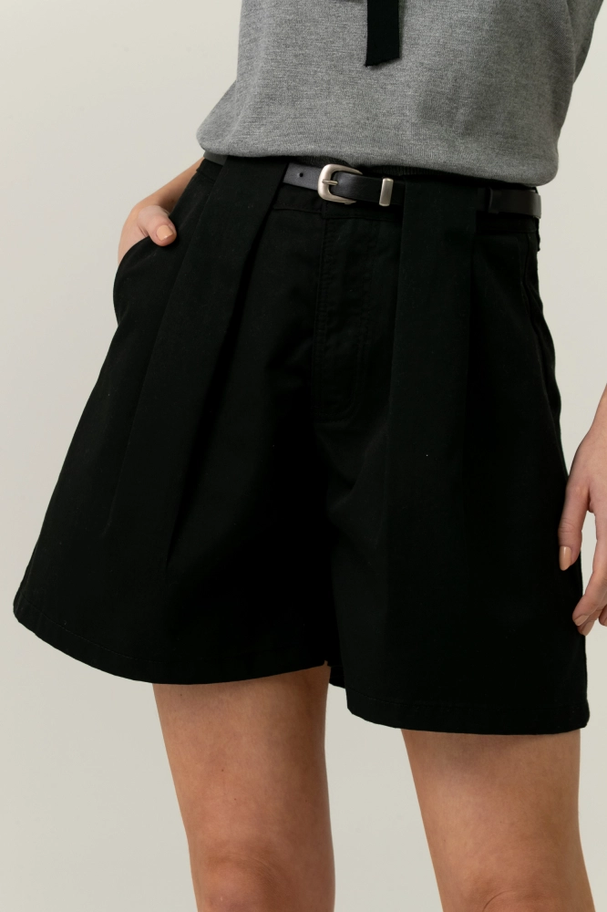 9038292 - Shorts Sarja Com Pregas E Cinto PRETO 9038292 - Shorts Sarja Com Pregas E Cinto PRETO - Imagem 2