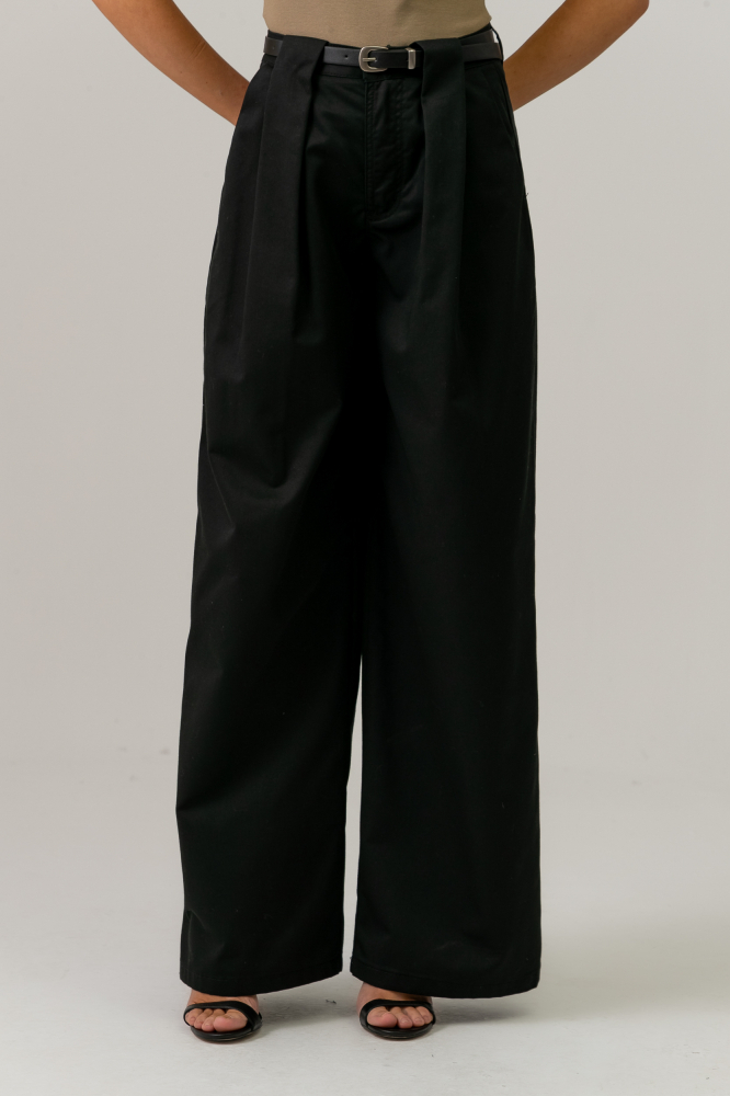 9038293 - Calça Sarja Com Pregas E Cinto PRETO