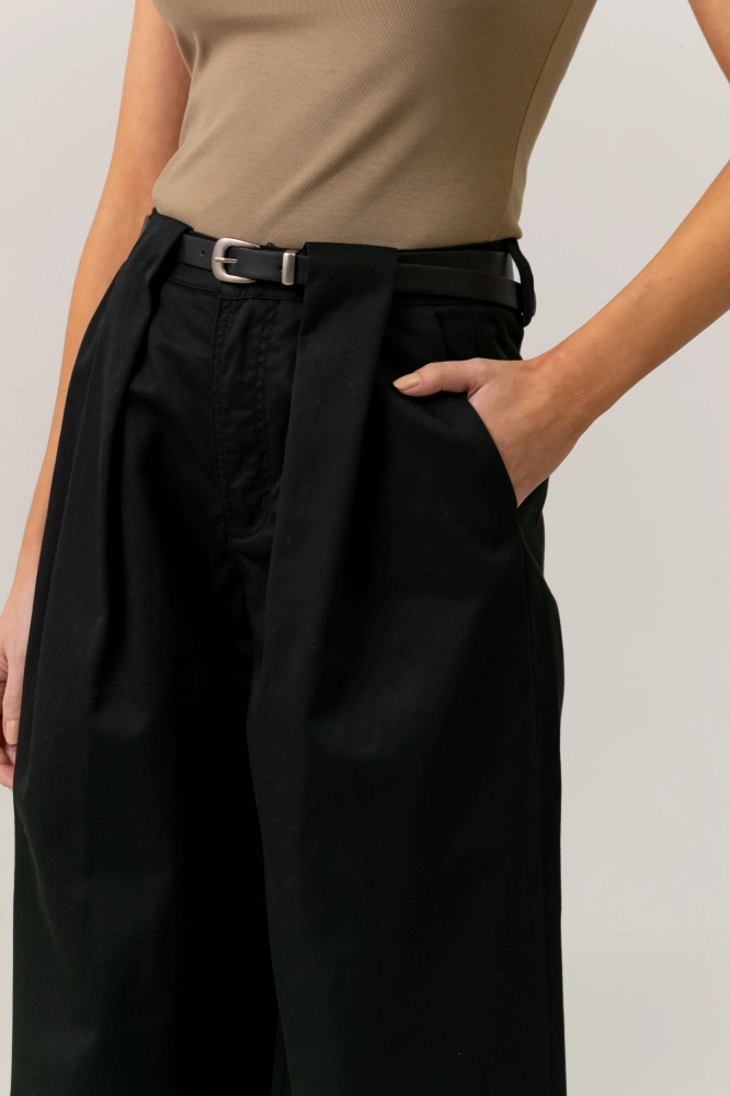 9038293 - Calça Sarja Com Pregas E Cinto PRETO - Imagem 2
