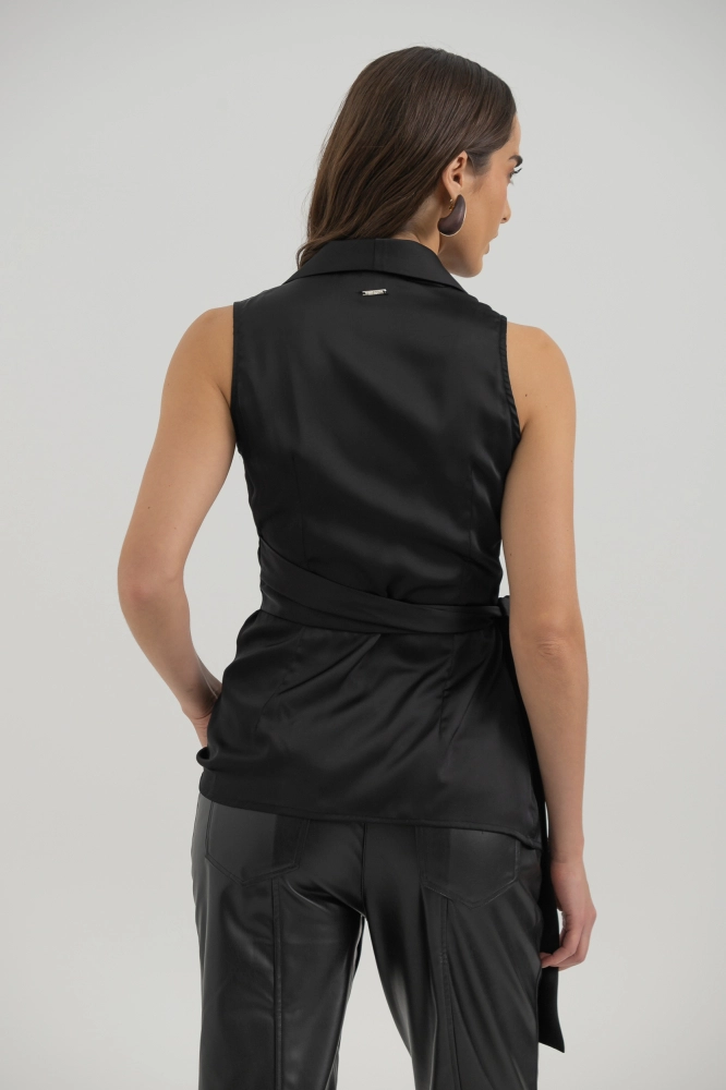 9038327 - Blusa Regata Gola Xale Acetinada Com Faixa PRETO 9038327 - Blusa Regata Gola Xale Acetinada Com Faixa PRETO - Imagem 2