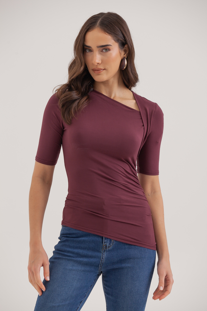 9038342 - Blusa Malha Manga Curta Decote Assimétrico AMEIXA
