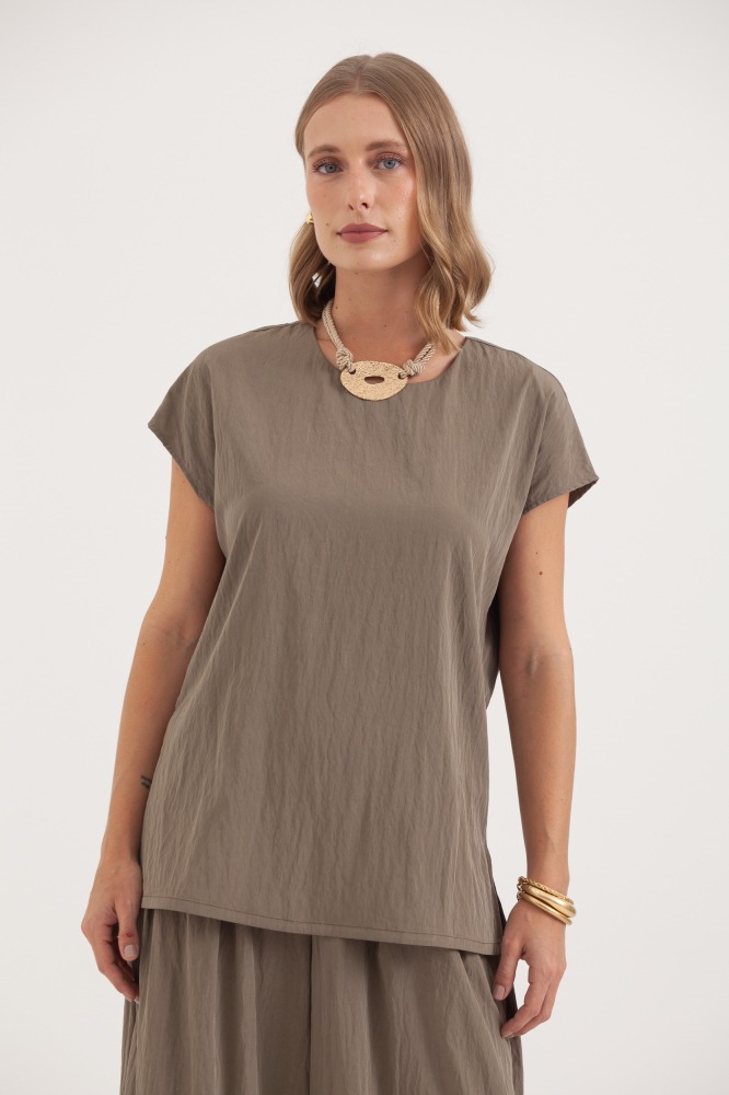 9038351 - Blusa Manga Curta Fendas Laterais VERDE 9038351 - Blusa Manga Curta Fendas Laterais VERDE