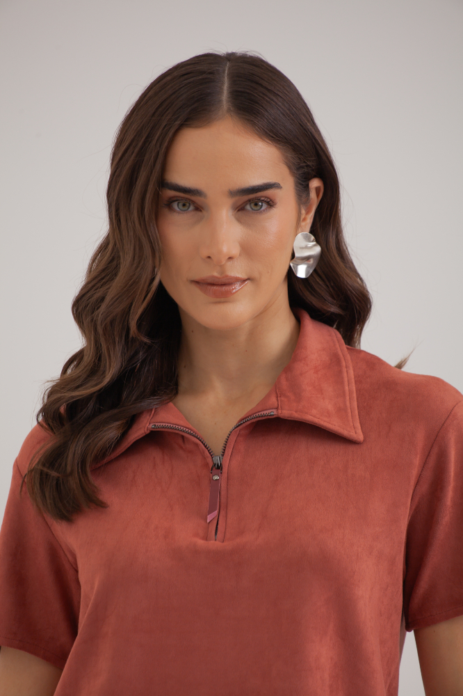 9038381 - Blusa Polo Suede FERRUGEM 9038381 - Blusa Polo Suede FERRUGEM