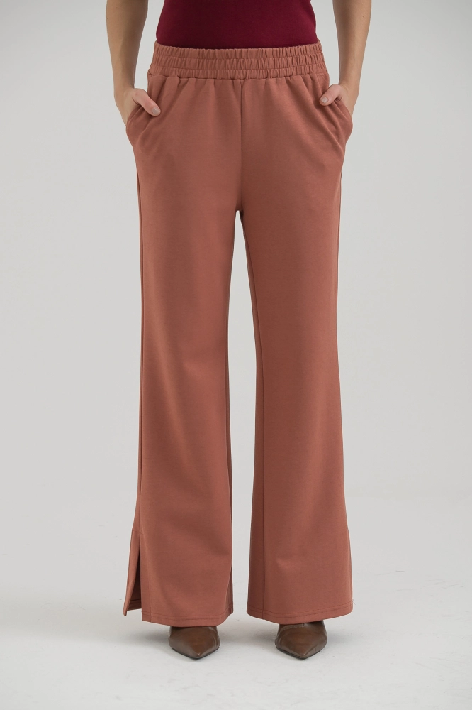 9038404 - Calça Moletom Fendas Laterais FERRUGEM - Imagem 2