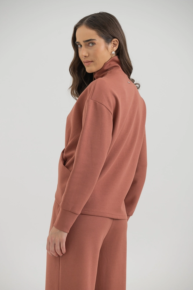 9038405 - Blusa Moletom Zíper E Transpasse FERRUGEM 9038405 - Blusa Moletom Zíper E Transpasse FERRUGEM - Imagem 2