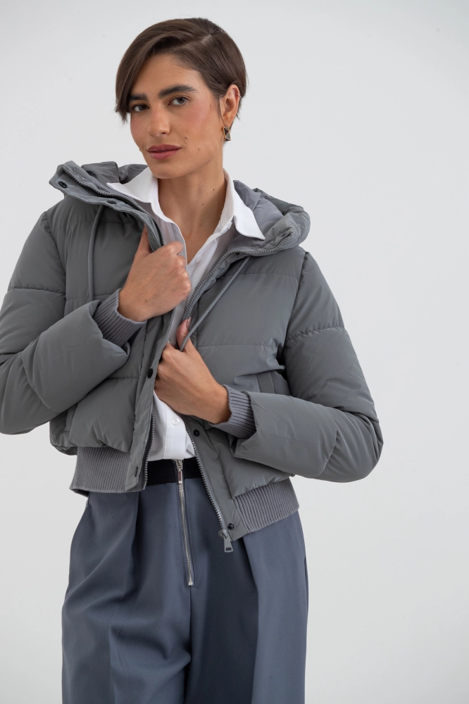 9038426 - Jaqueta Puffer Com Capuz CINZA 9038426 - Jaqueta Puffer Com Capuz CINZA - Imagem 2