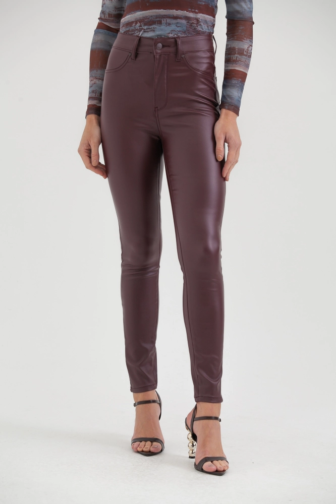 9038433 - Calça Resinada Skinny AMEIXA 9038433 - Calça Resinada Skinny AMEIXA - Imagem 2