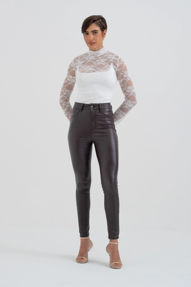 9038433 - Calça Resinada Skinny CAFÉ 9038433 - Calça Resinada Skinny CAFÉ - Imagem 1