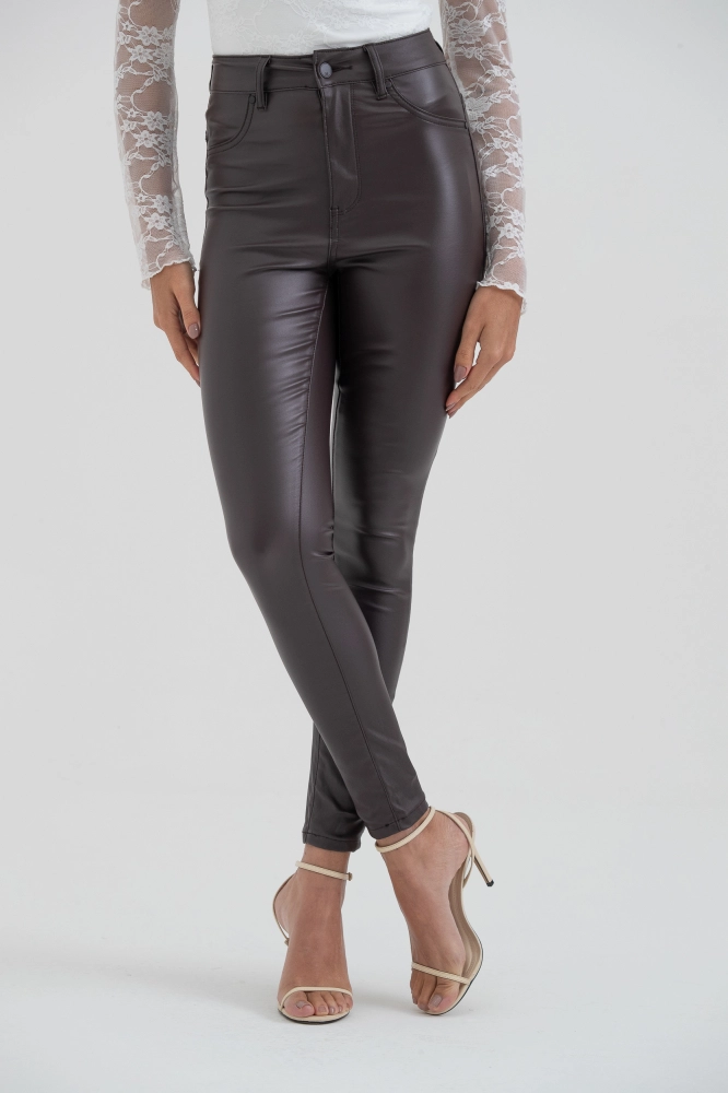 9038433 - Calça Resinada Skinny CAFÉ 9038433 - Calça Resinada Skinny CAFÉ - Imagem 2