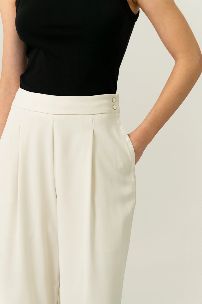 9038478 - Calça Alfaiataria Vivo De Cetim OFF-WHITE 9038478 - Calça Alfaiataria Vivo De Cetim OFF-WHITE - Imagem 2