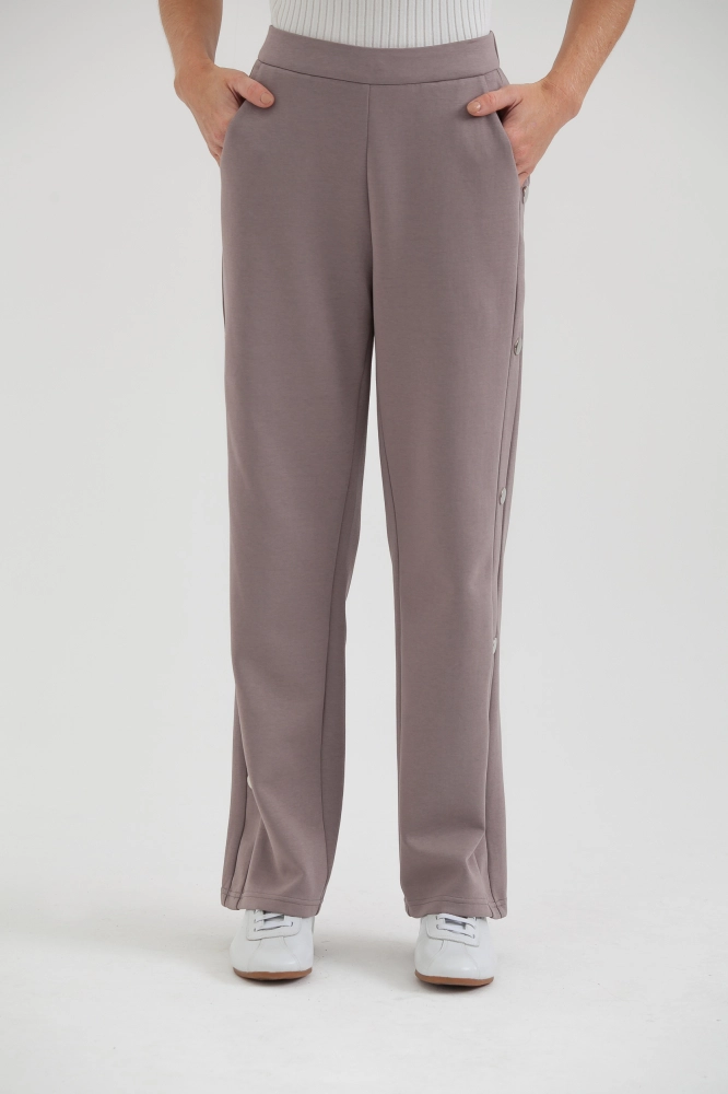 9038485 - Calça Moletom Botões Laterais CAQUI 9038485 - Calça Moletom Botões Laterais CAQUI - Imagem 2