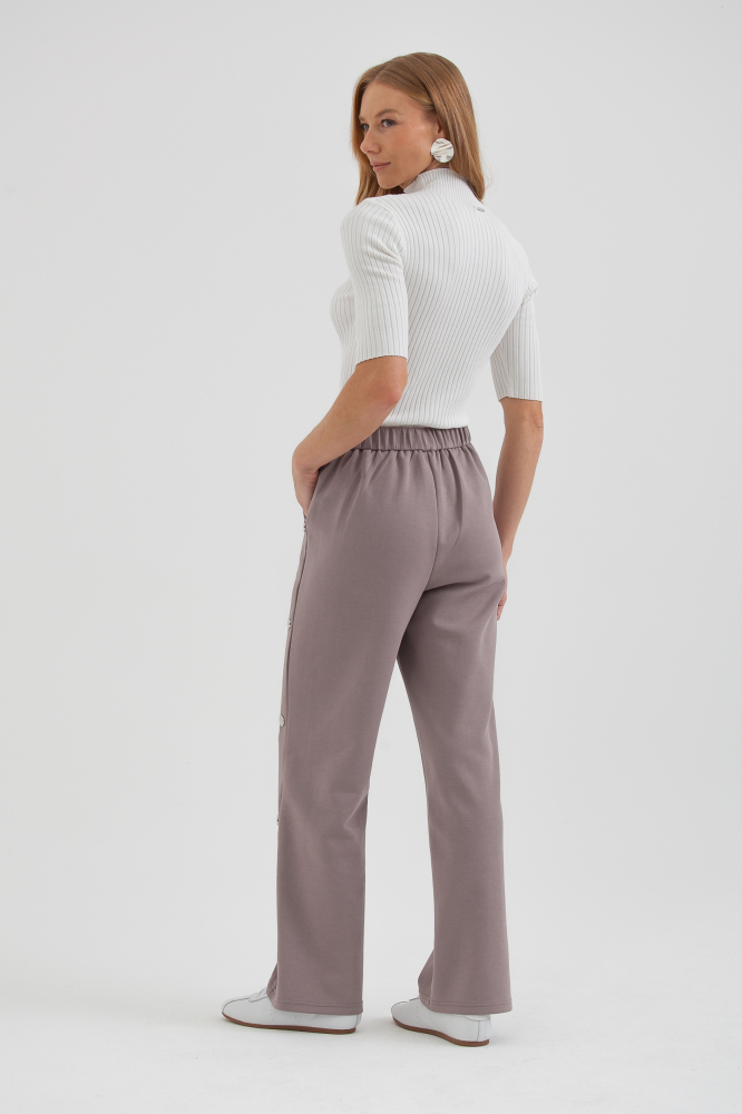 9038485 - Calça Moletom Botões Laterais CAQUI