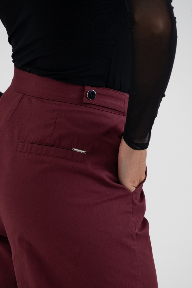9038491 - Calça Sarjada Bolsos Frente VINHO