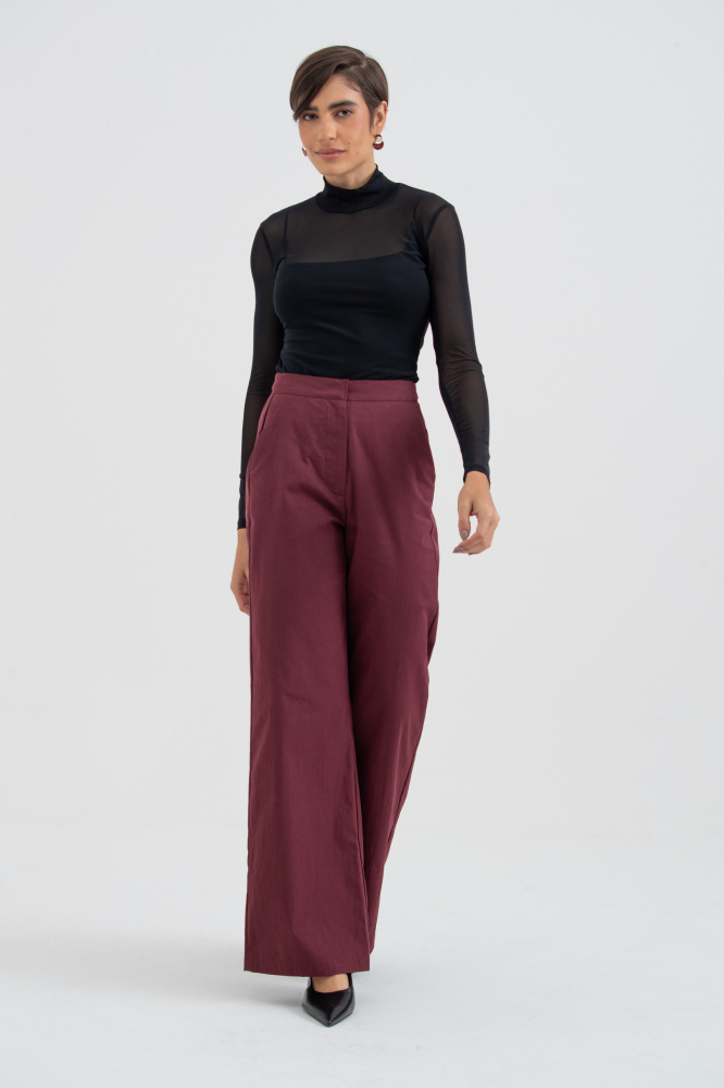 9038491 - Calça Sarjada Bolsos Frente VINHO