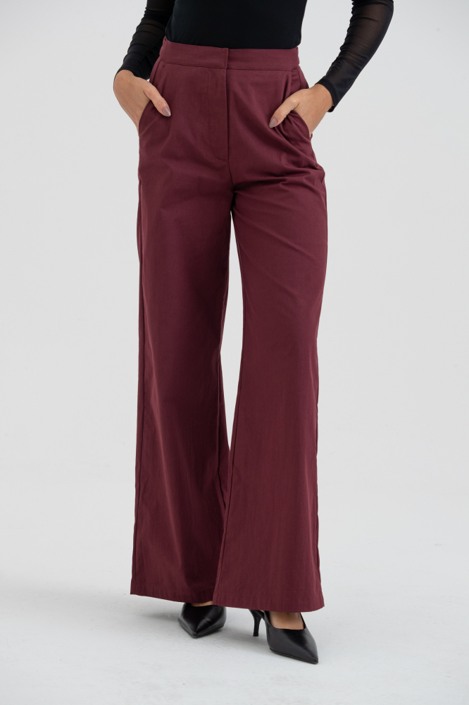 9038491 - Calça Sarjada Bolsos Frente VINHO