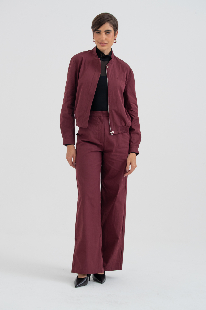 9038491 - Calça Sarjada Bolsos Frente VINHO