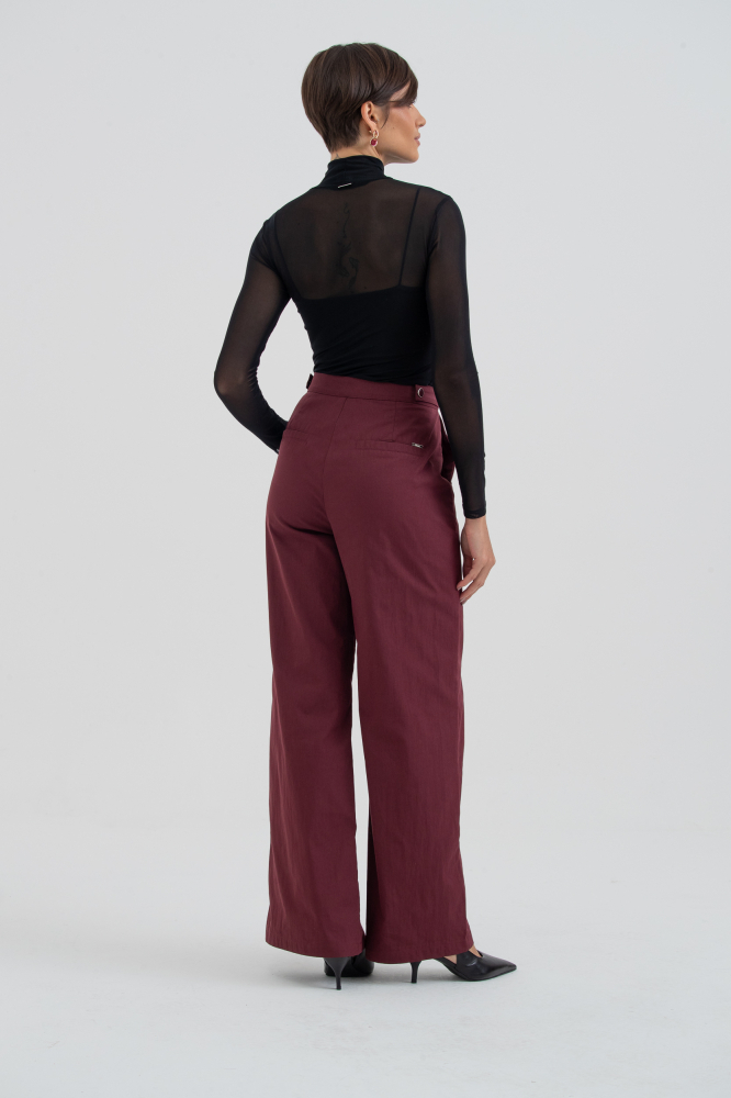 9038491 - Calça Sarjada Bolsos Frente VINHO