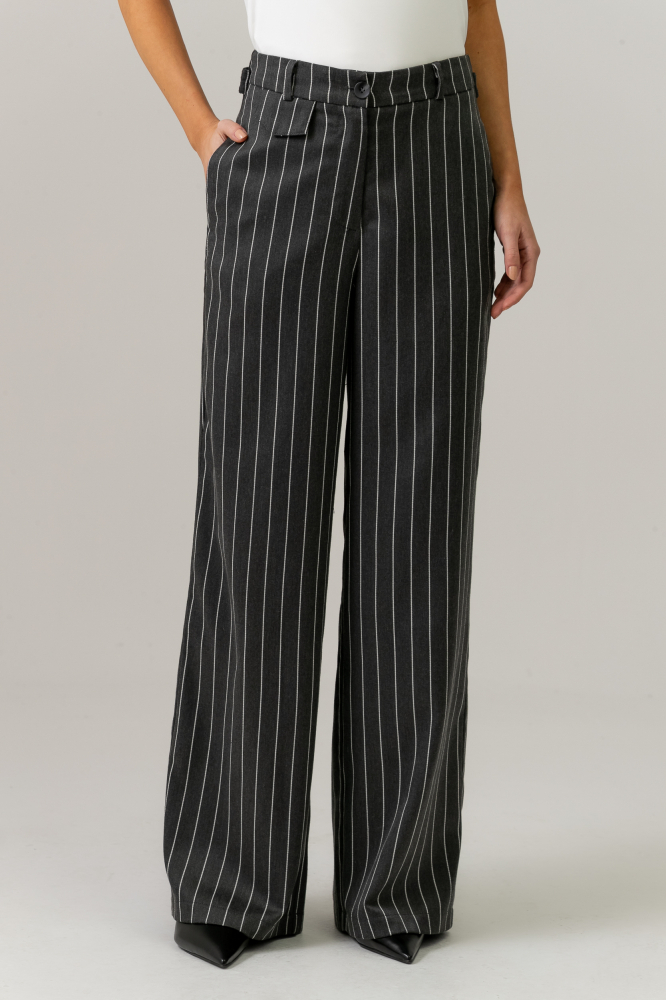 9038495 - Calça Risca De Giz Detalhe Lapela CINZA