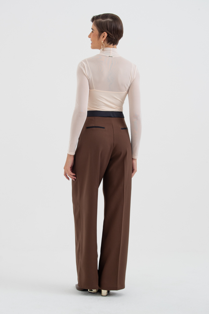 9038498 - Calça Alfaiataria Com Cós Contrastante MARROM