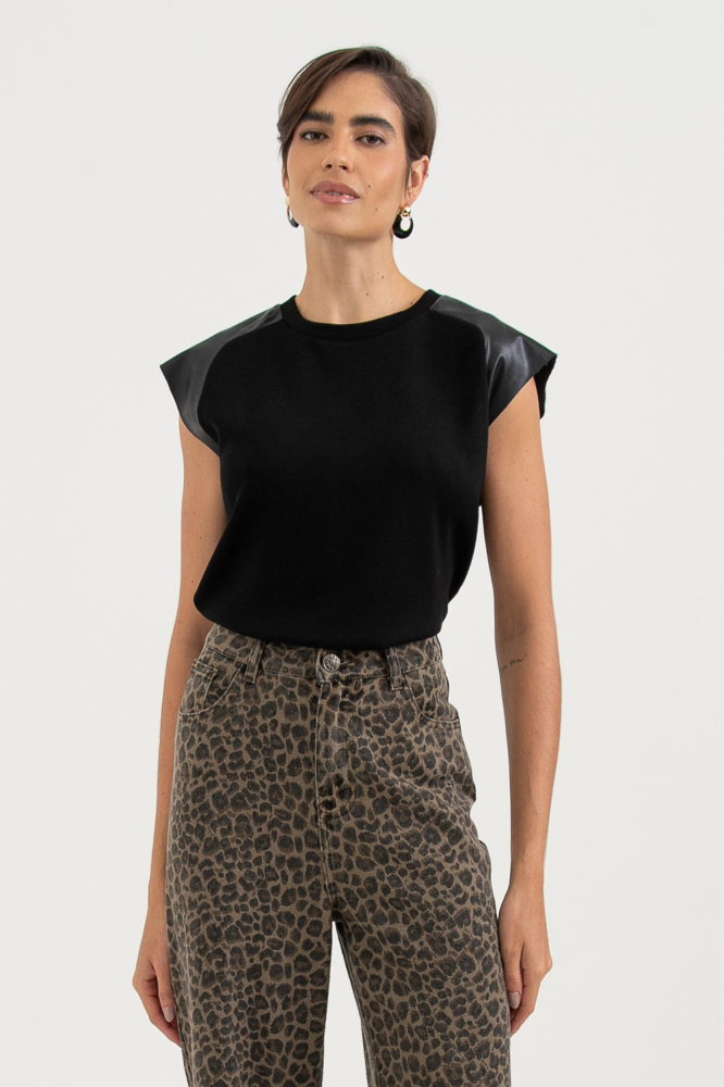 9038523 - Camiseta Com Detalhe Em Pu PRETO 9038523 - Camiseta Com Detalhe Em Pu PRETO