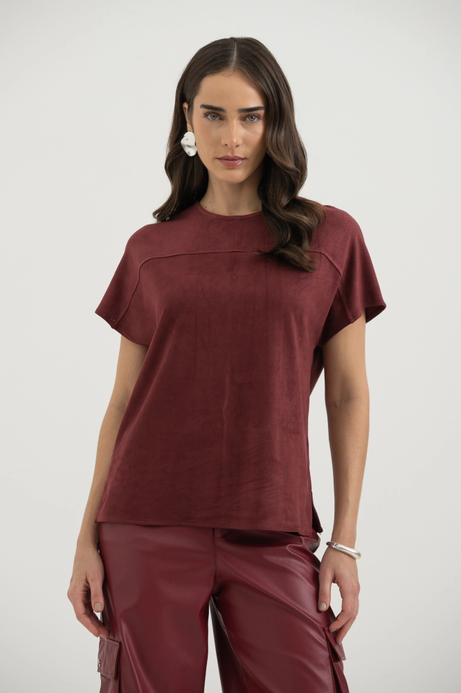 9038552 - Camiseta De Suede Com Pala Furadinha VINHO 9038552 - Camiseta De Suede Com Pala Furadinha VINHO - Imagem 2