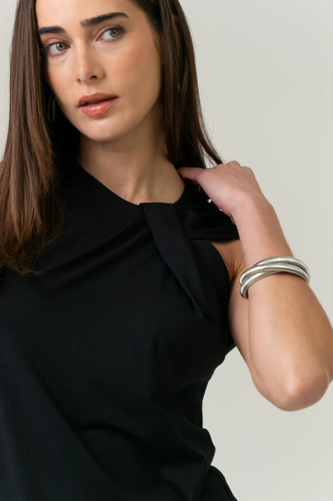 9038597 - Camiseta Com Detalhe Torcido PRETO 9038597 - Camiseta Com Detalhe Torcido PRETO - Imagem 2