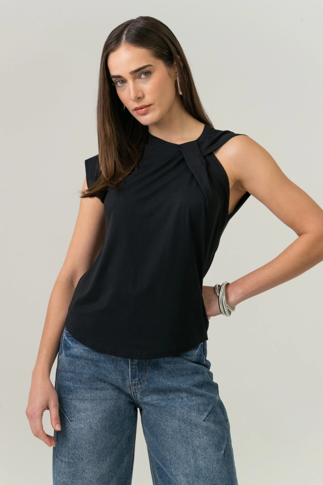 9038597 - Camiseta Com Detalhe Torcido PRETO 9038597 - Camiseta Com Detalhe Torcido PRETO - Imagem 1
