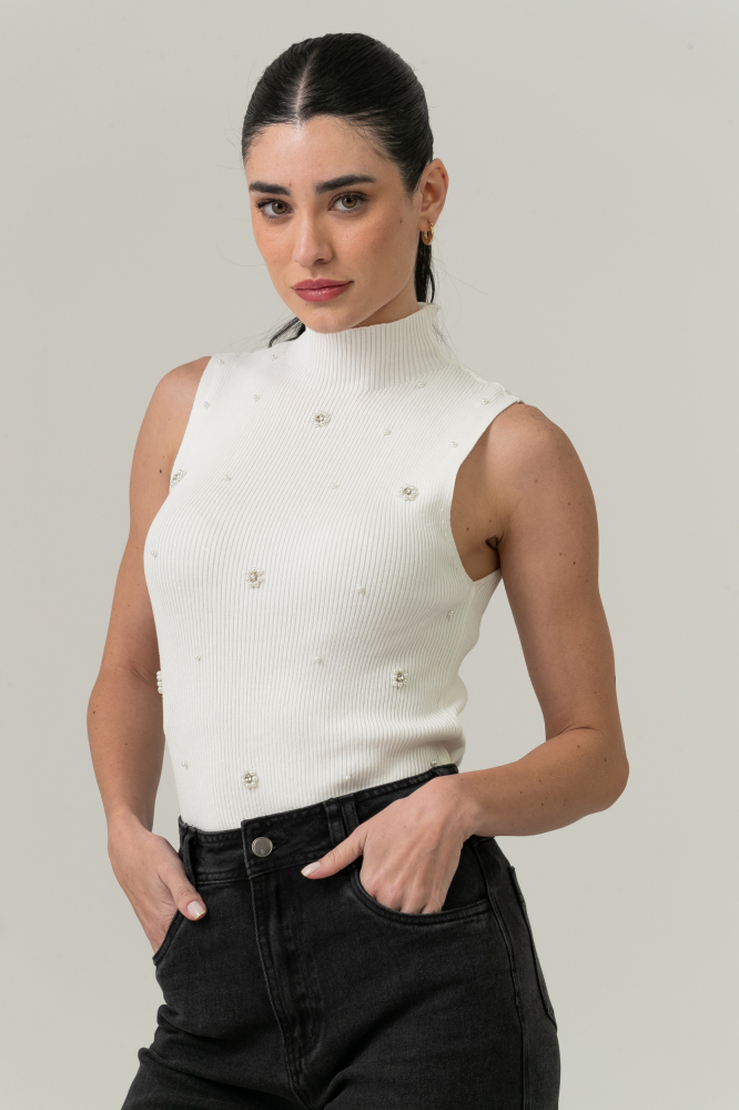 9038608 - Blusa Tricot Flores Pérolas E Strass OFF-WHITE 9038608 - Blusa Tricot Flores Pérolas E Strass OFF-WHITE