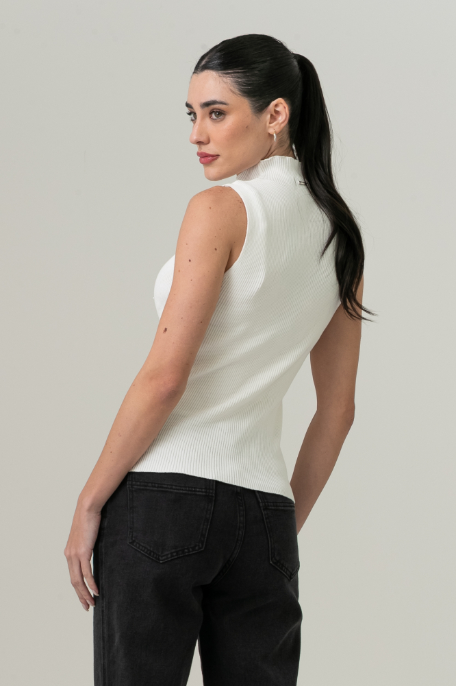 9038608 - Blusa Tricot Flores Pérolas E Strass OFF-WHITE 9038608 - Blusa Tricot Flores Pérolas E Strass OFF-WHITE