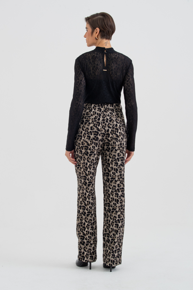 9038653 - Calça Veludo Cotelê Animal Print ONÇA 9038653 - Calça Veludo Cotelê Animal Print ONÇA