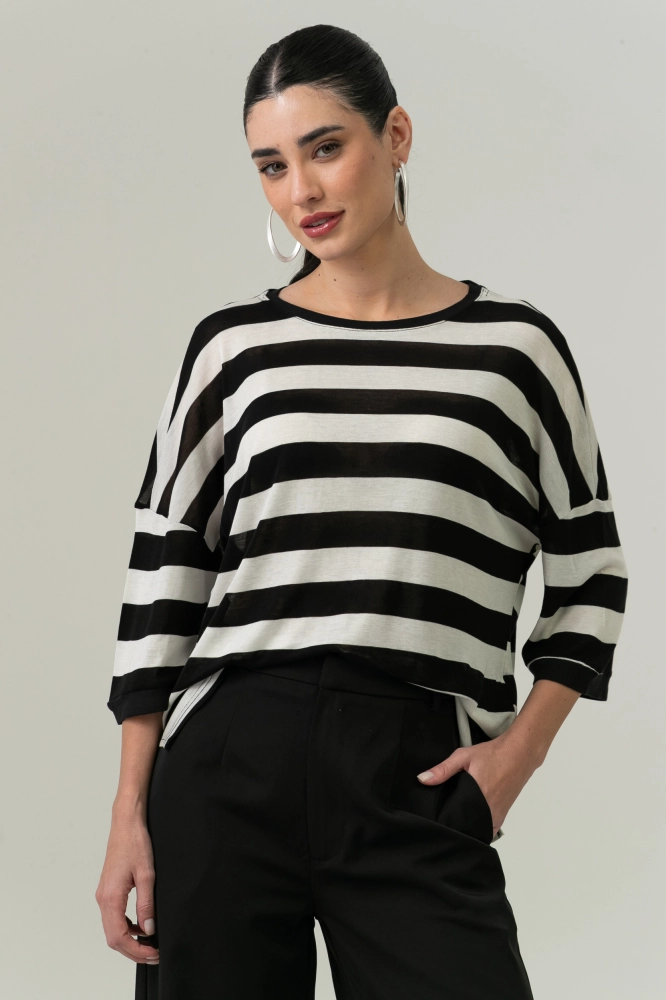 9038669 - Camiseta Ampla Listrada PRETO 9038669 - Camiseta Ampla Listrada PRETO - Imagem 1