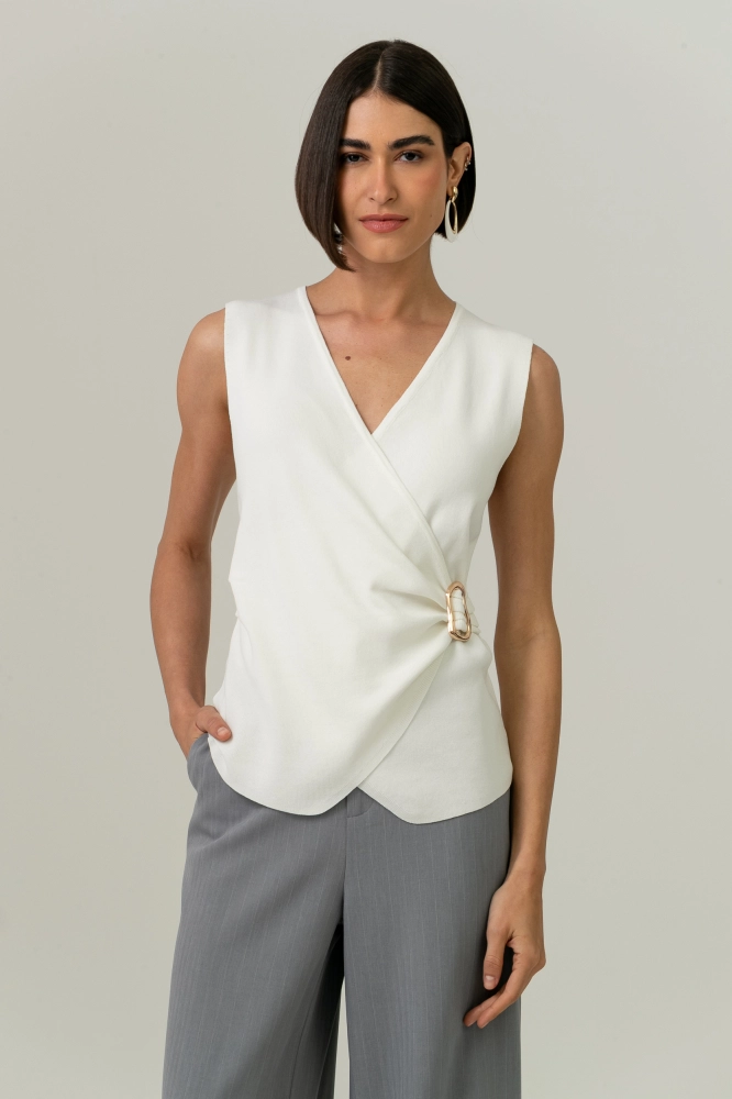 9038715 - Regata Tricot Transpassada Fivela OFF-WHITE 9038715 - Regata Tricot Transpassada Fivela OFF-WHITE - Imagem 1