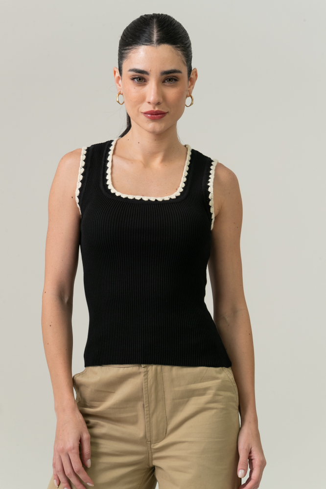 9038845 - Blusa Tricot Bordados Cava E Decote PRETO 9038845 - Blusa Tricot Bordados Cava E Decote PRETO