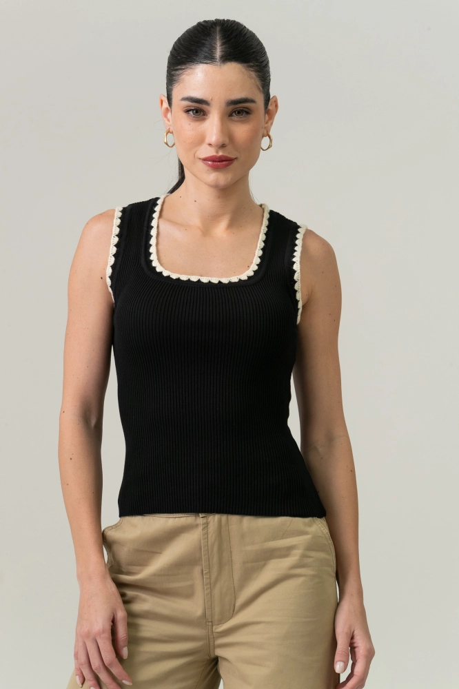 9038845 - Blusa Tricot Bordados Cava E Decote PRETO 9038845 - Blusa Tricot Bordados Cava E Decote PRETO - Imagem 1