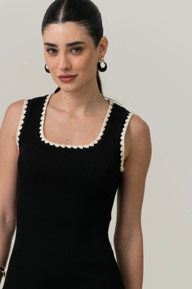 9038846 - Vestido Tricot Bordados Cava E Decote PRETO 9038846 - Vestido Tricot Bordados Cava E Decote PRETO - Imagem 2