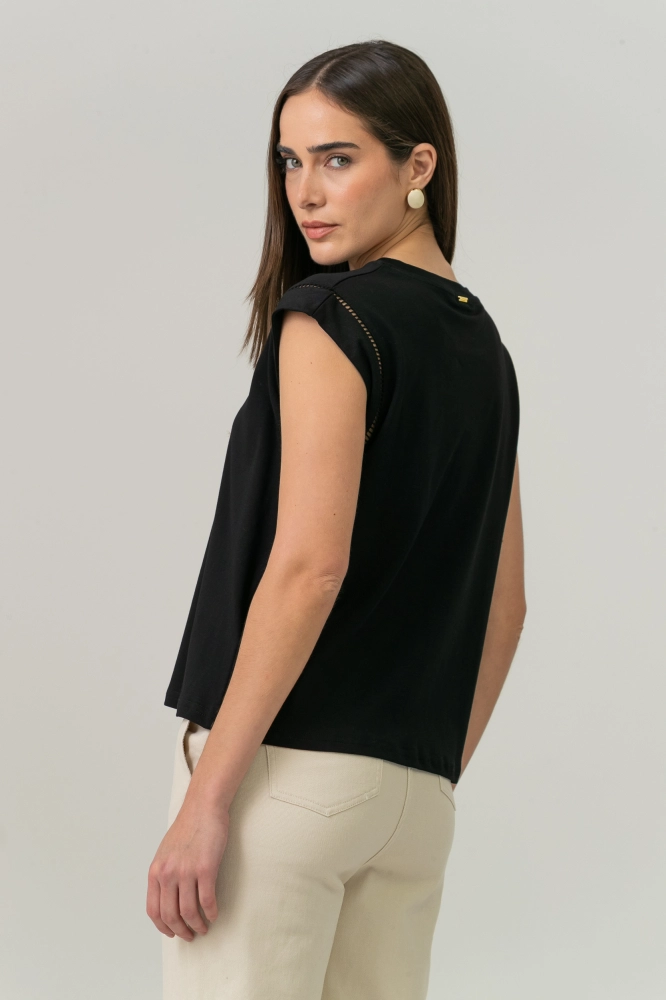 9038906 - Camiseta Com Entremeios PRETO 9038906 - Camiseta Com Entremeios PRETO - Imagem 2