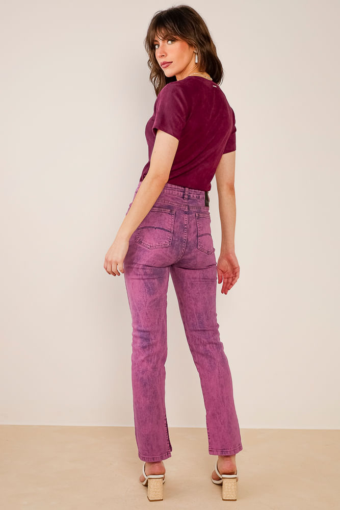 Calça Jeans Reta Abertura Barra ROXO Calça Jeans Reta Abertura Barra ROXO