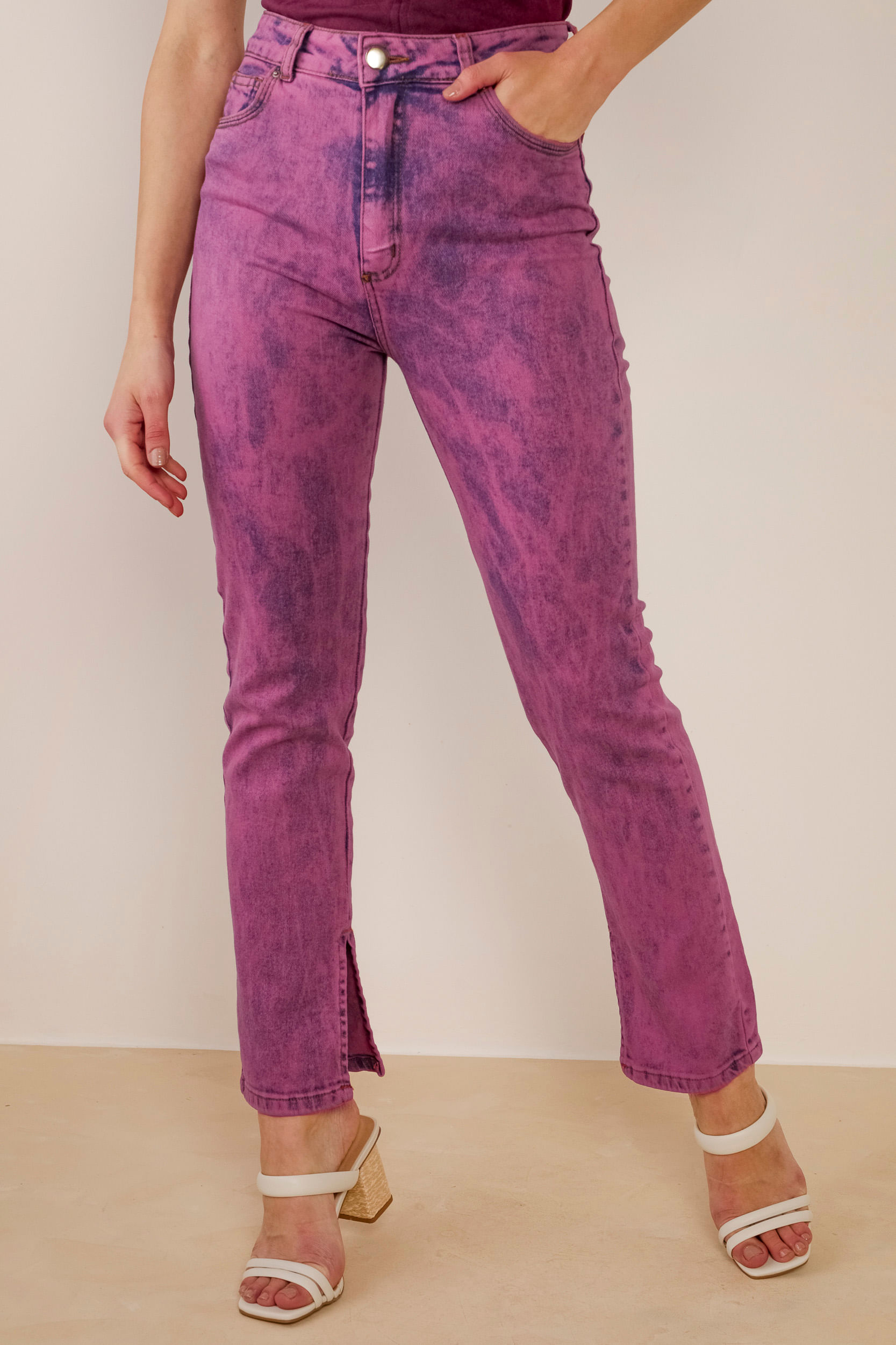 Calça Jeans Reta Abertura Barra ROXO Calça Jeans Reta Abertura Barra ROXO